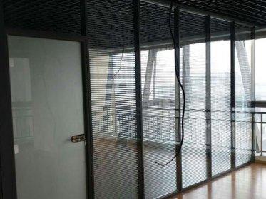 濟(jì)南辦公室玻璃隔斷顏色有什么講究